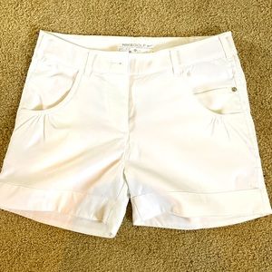Dri-Fit Girls Golf Nike white shorts -size M, NWOT